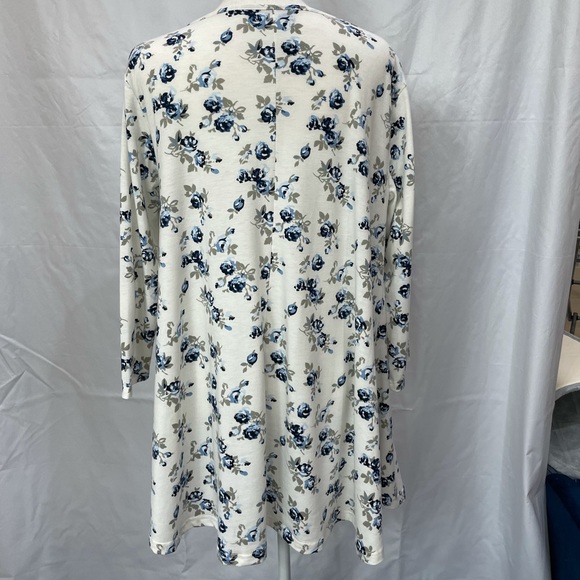 3/$35 Cream color long top with blue flowers. Super soft. XL - Picture 2 of 3